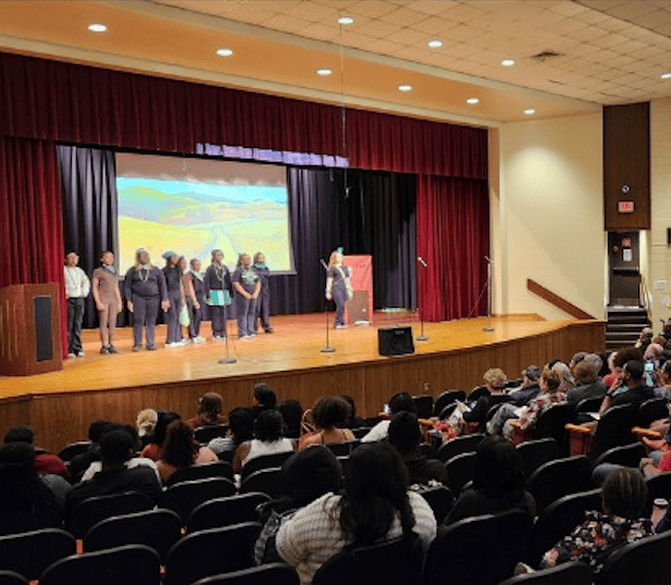 Students_at_John_Rolfe_middle_school_1
